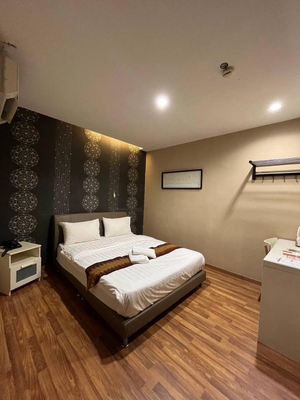 M Boutique Inn Miri Exterior photo
